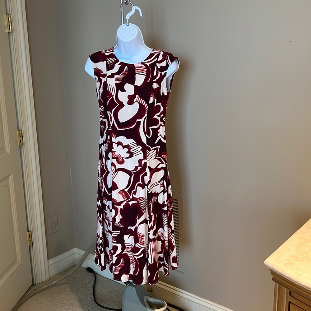 Ann Taylor petite, mid- length dress - never worn maroon  / beige